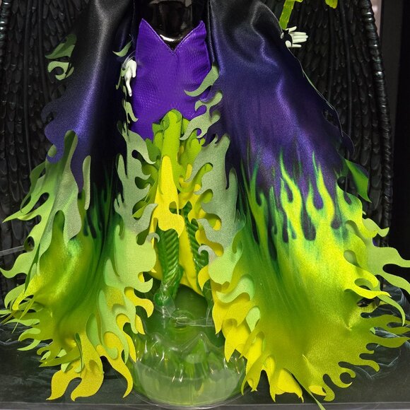 Mattel Creations - Disney Collector DARKNESS DESCENDS SERIES - Maleficent Doll - Picture 5 of 16